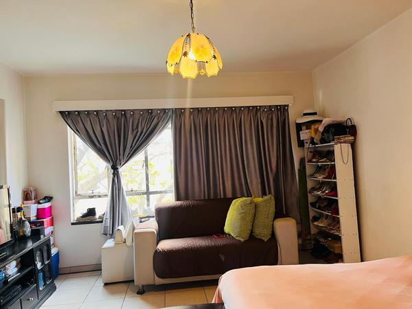Apartment / Flat For Sale in Esplanade, Durban